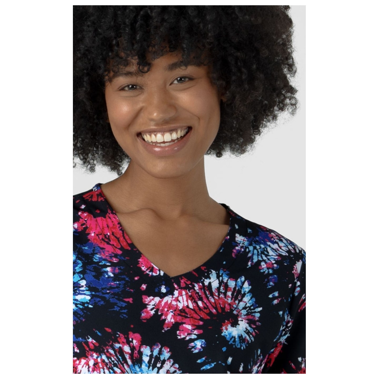 6347 WINK Women's 2 Pocket Curved V-Neck Print Top - Freedom Sparkle Black